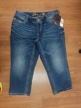 *New With Tags* Seven Luxe Capri Jeans/Shorts  size 16